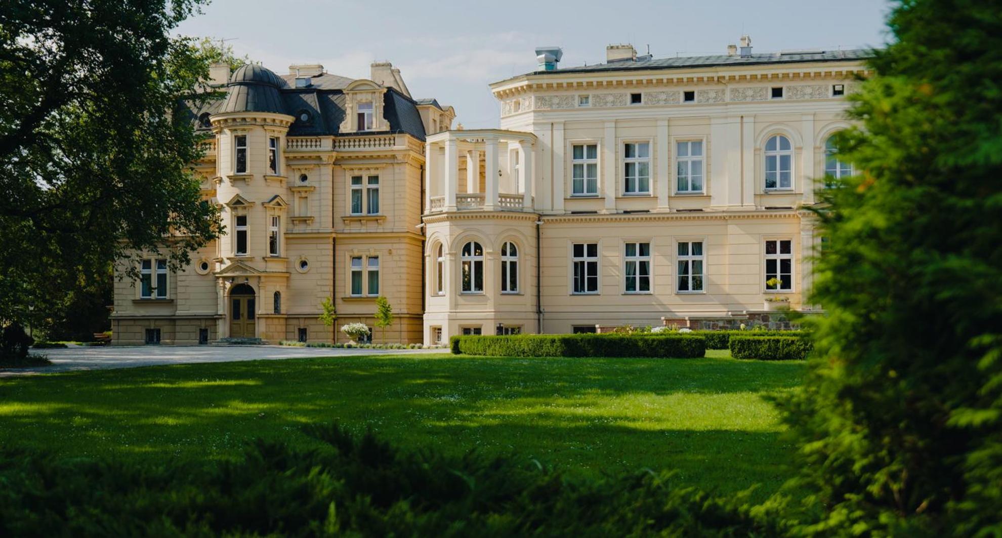 Zespol Palacowo-Parkowy W Ostromecku Ostromecko Exteriér fotografie