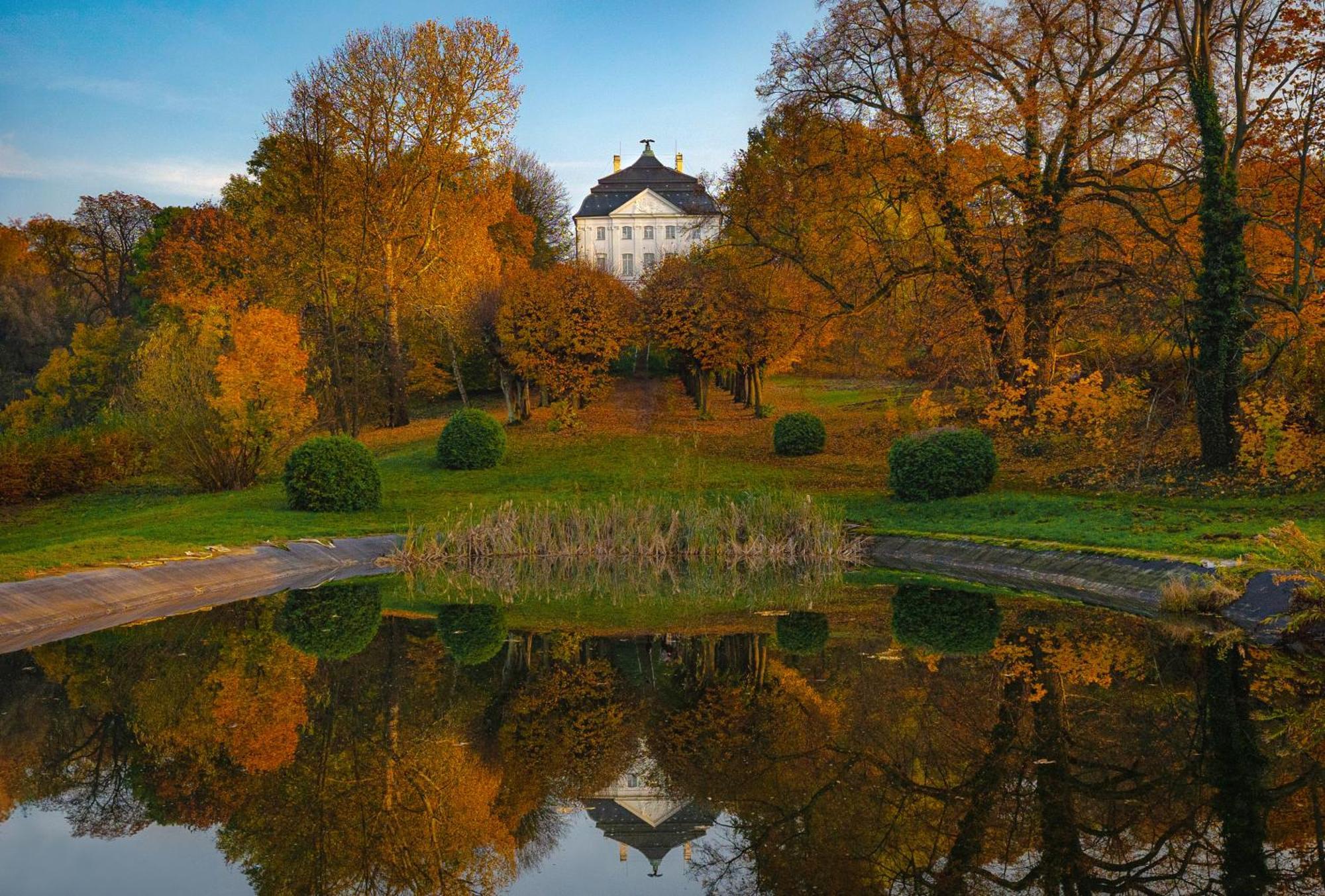 Zespol Palacowo-Parkowy W Ostromecku Ostromecko Exteriér fotografie