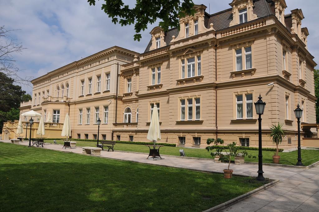 Zespol Palacowo-Parkowy W Ostromecku Ostromecko Exteriér fotografie