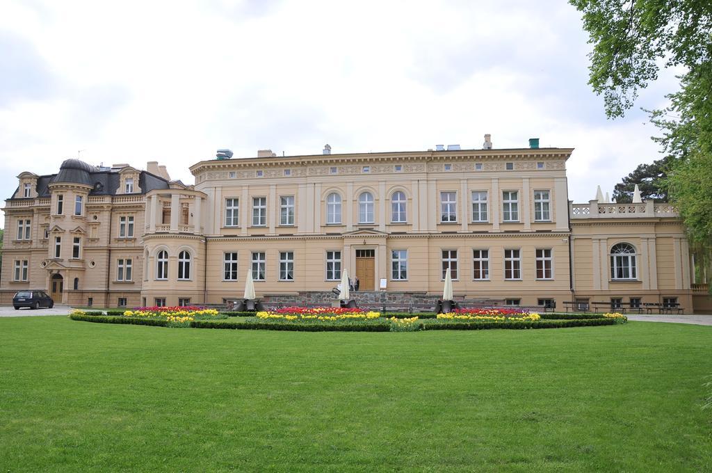 Zespol Palacowo-Parkowy W Ostromecku Ostromecko Exteriér fotografie